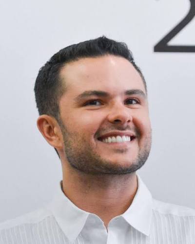 Contrato por 47 millones 973 mil pesos para la instalación de 937 sistemas fotovoltaicos durante la gestión de Pablo Bustamante en la Secretaria del Bienestar de Quintana Roo